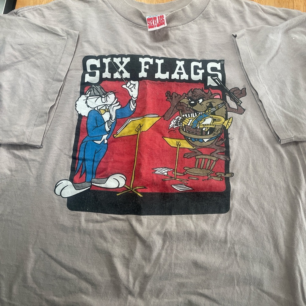 Vintage Looney Tunes Six Flags Shirt XL